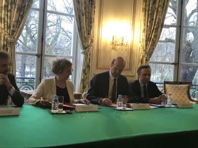 Signature ce vendredi 11 janvier de la convention permettant à la Caisse des Dépôts de mettre en oeuvre le nouveau CPE. Signature ce vendredi 11 janvier de la convention permettant à la Caisse des Dépôts de mettre en oeuvre le nouveau CPE.