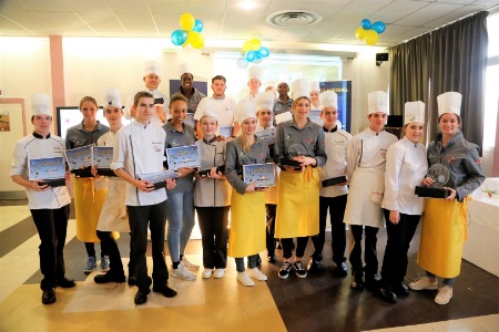Les championnes messine de Hand Ball et les étudiants en cuisine, BTS et Bac Professionnel. Les championnes messine de Hand Ball et les étudiants en cuisine, BTS et Bac Professionnel.