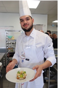 Kevin Pellan avec son dessert « Le Voyage de Granny Smith »