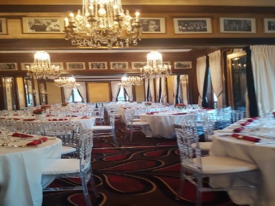 La salle de restaurant du Fouquet's dressée pour la cérémonie des Césars La salle de restaurant du Fouquet's dressée pour la cérémonie des Césars