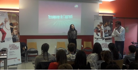 Intervention de l'apprentie Cindy Thomet devant les collégiens du collège Fontreyne