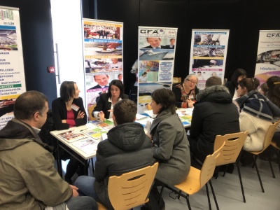 Les visiteurs se pressaient sur les stands pour connaitre les nombreuses formations dispensées au lycée Les visiteurs se pressaient sur les stands pour connaitre les nombreuses formations dispensées au lycée