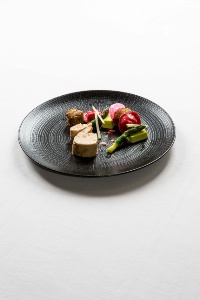 Plat vainqueur : Suprême de pintade au bleu de gex, crémeux d'asperge verte, raviole pomme-noisette et vin jaune.