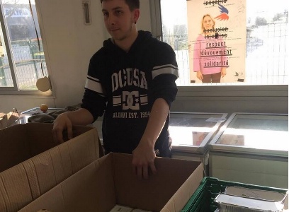 emballage des barquettes pour expédition vers le seours populaire emballage des barquettes pour expédition vers le seours populaire
