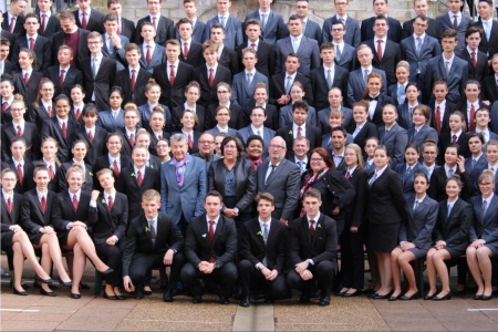 Les élèves et professeurs du lycée Friant autour de leurs parrains Régis Marcon et François Lofficial Les élèves et professeurs du lycée Friant autour de leurs parrains Régis Marcon et François Lofficial