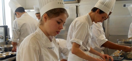 Les jeunes étaient fiers d'avoir pu aider ceux qui en ont besoin Les jeunes étaient fiers d'avoir pu aider ceux qui en ont besoin