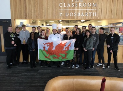 élèves du lycée Jean Monnet de Libourne et du Cardiff and Vales College élèves du lycée Jean Monnet de Libourne et du Cardiff and Vales College