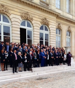 Les participants au 23e congrès de l'Amforht sur le parvis de l'Hôtel de Lassay, résidence du président de l'Assemblée nationale à Paris. Les participants au 23e congrès de l'Amforht sur le parvis de l'Hôtel de Lassay, résidence du président de l'Assemblée nationale à Paris.