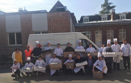 Les équipes du lycée Saint-Martin et de la croix Rouge pour La Semaine des Ecoles hôtelières Les équipes du lycée Saint-Martin et de la croix Rouge pour La Semaine des Ecoles hôtelières