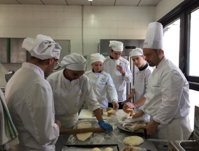 TP de cuisine française à 4 mains par les élèves siciliens et bordelais TP de cuisine française à 4 mains par les élèves siciliens et bordelais