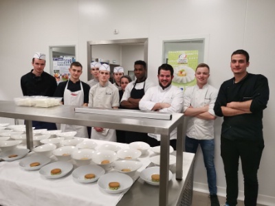 Les apprentis de l'Ifac en compagnie de Guillaume Pape Les apprentis de l'Ifac en compagnie de Guillaume Pape