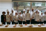 Jean-Thomas Schneider, double champion du monde pâtisserie et glacerie, forme les étudiants du lycée d'Occitanie