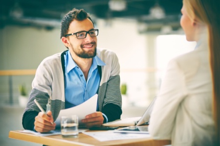Un entretien entre le consultant et le salarié permettra de comprendre les besoins et attentes du demandeur, de définir un planning et de signer le contrat d'engagement. Un entretien entre le consultant et le salarié permettra de comprendre les besoins et attentes du demandeur, de définir un planning et de signer le contrat d'engagement.