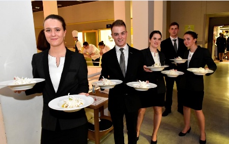 Les étudiants de Thonon les bains au service