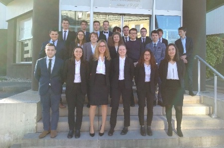 Les étudiants de la Licence Professionnelle Gestion ou Reprise d'un Établissement en Hôtellerie - Restauration Les étudiants de la Licence Professionnelle Gestion ou Reprise d'un Établissement en Hôtellerie - Restauration