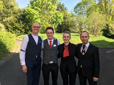 les 2 gagnants ile de France qui vont en finale Marylou et thibaud a gauche Mof bar christophe Davoine et à droite Stephane Ginouves MOF Bar chef Barman du Fouquets