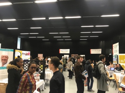 Chassé croisé des recruteurs et des étudiants en vue de divers contrats Chassé croisé des recruteurs et des étudiants en vue de divers contrats