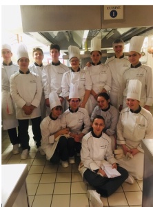L'équipe de choc des ciuisiniers du lycée Le Castel L'équipe de choc des ciuisiniers du lycée Le Castel