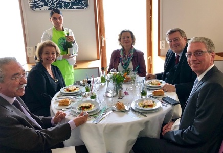 Ladja Chopineaux proviseure préside la table d'honneur Ladja Chopineaux proviseure préside la table d'honneur