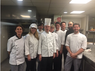 Le groupe de Dessert de restaurant à Belliard autour de Hubert Lozac'h Le groupe de Dessert de restaurant à Belliard autour de Hubert Lozac'h