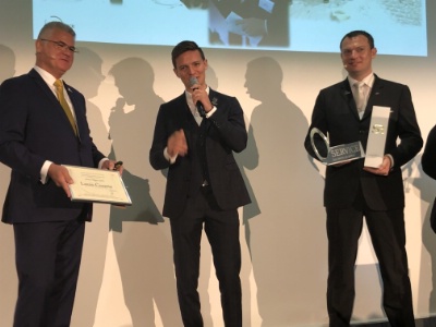 Louis Cozette Trophée 2019 du Jeune Talent entre Denis Courtiade Président et Frédéric Kaizer vice-président de Ô Service Talents de Demain