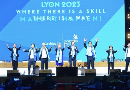 La France avec la candidature de Lyon remporte l'organisation des Olympiades des métiers. La France avec la candidature de Lyon remporte l'organisation des Olympiades des métiers.