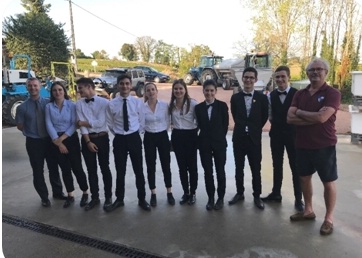 La section MC sommellerie et leur professeur Fabrice Lemasson