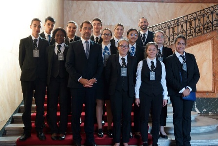 Les étudiants du lycée d'Occitanie avec Christophe Castaner Les étudiants du lycée d'Occitanie avec Christophe Castaner