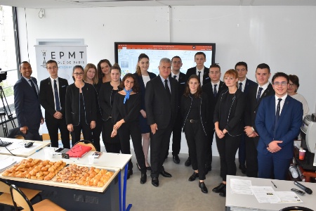 Les apprentis de l'EPMT avec Denis Courtiadde Les apprentis de l'EPMT avec Denis Courtiadde