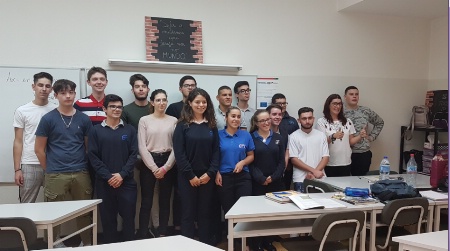 Les apprentis français et étudiants portugais à l'issue du cours de français en commun