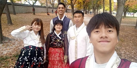 Wajih et ses correspondants Coréens Wajih et ses correspondants Coréens