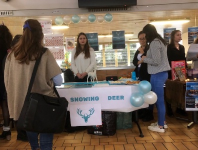 Les étudiants de BTS 2ème année de l'Ecole Hôtelière de Thonon Les étudiants de BTS 2ème année de l'Ecole Hôtelière de Thonon