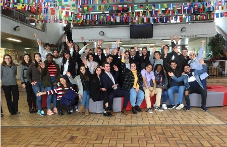Les étudiants de Thonon créateurs d'une entreprise hôtelière virtuelle au grand complet Les étudiants de Thonon créateurs d'une entreprise hôtelière virtuelle au grand complet
