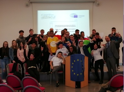 lycée Escoffier d'Eragny « École ambassadrice du parlement européen » en liesse
