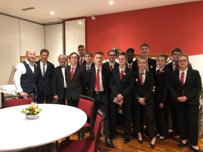Les élèves de Terminale Bac Pro Cuisine Section Européenne et Bac Pro Commercialisation et Service de Restaurant