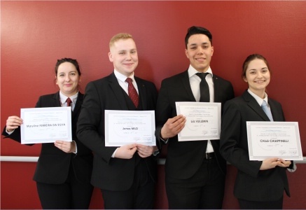 Qui succèdera au podium 2019 : de gauche à doite : Maryline Ferreira Da Silva (2ème), Jonas Mild et Luiz Vuillemin (vainqueurs) et Chloé Chiappilelli (3ème) Qui succèdera au podium 2019 : de gauche à doite : Maryline Ferreira Da Silva (2ème), Jonas Mild et Luiz Vuillemin (vainqueurs) et Chloé Chiappilelli (3ème)