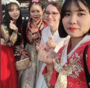 Solène et ses amies Coréennes Solène et ses amies Coréennes
