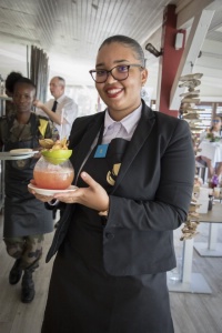 La 'futur lauréate' Manon Pichot en pleine épreuve du cocktail ! La 'futur lauréate' Manon Pichot en pleine épreuve du cocktail !