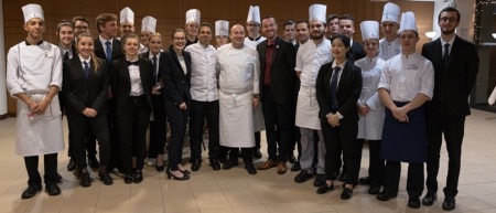 Les professionnels avec les professeurs et BTS MHR du lycée Rabelais de Dardilly Les professionnels avec les professeurs et BTS MHR du lycée Rabelais de Dardilly