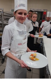 Morgane Raimbaud - restaurant Alliance à Paris avec son dessert « Sentiers de l'Esterel » Morgane Raimbaud - restaurant Alliance à Paris avec son dessert « Sentiers de l'Esterel »
