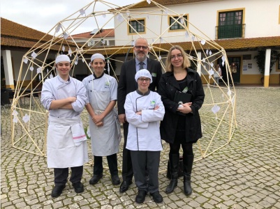 Les trois élèves et les deux professeurs accompagnateurs du Lycée Le Gué à Tresmes Les trois élèves et les deux professeurs accompagnateurs du Lycée Le Gué à Tresmes