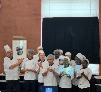 La brigade des cuisiniers ovationnée lors de cette odyssée La brigade des cuisiniers ovationnée lors de cette odyssée
