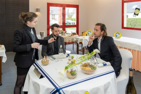 Le service en salle auprès du jury