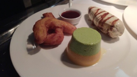 Pièce de volaille en fuseau, churros salés et flan bicolore