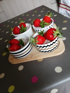 pudding fraise et les graines germées de flora