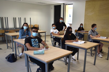 Les apprentis de retour en cours appliquent le protocole sanitaire Les apprentis de retour en cours appliquent le protocole sanitaire