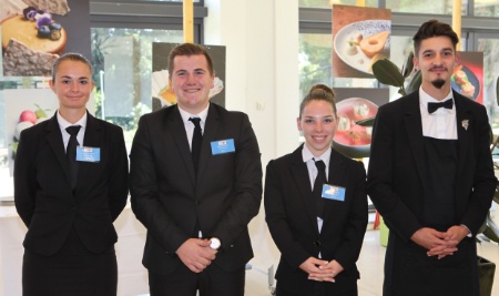 Les candidats service et sommellerie : Marie Chevalier, Mathis Foucart, Solène Chevreau et Victor Poulouin. Les candidats service et sommellerie : Marie Chevalier, Mathis Foucart, Solène Chevreau et Victor Poulouin.