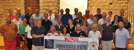 Les membres de l'association ont retiré leur masque le temps d'une photo de groupe. Les membres de l'association ont retiré leur masque le temps d'une photo de groupe.