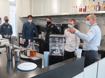 Benoit Coupin, formateur à la CMA de Lille, a montré à Matéo, Alexandre, Augustin et Aynem plusieurs techniques. Benoit Coupin, formateur à la CMA de Lille, a montré à Matéo, Alexandre, Augustin et Aynem plusieurs techniques.