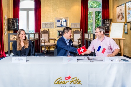 Signature entre Le César Ritz Colleges Switzerland le Comité Champagne
